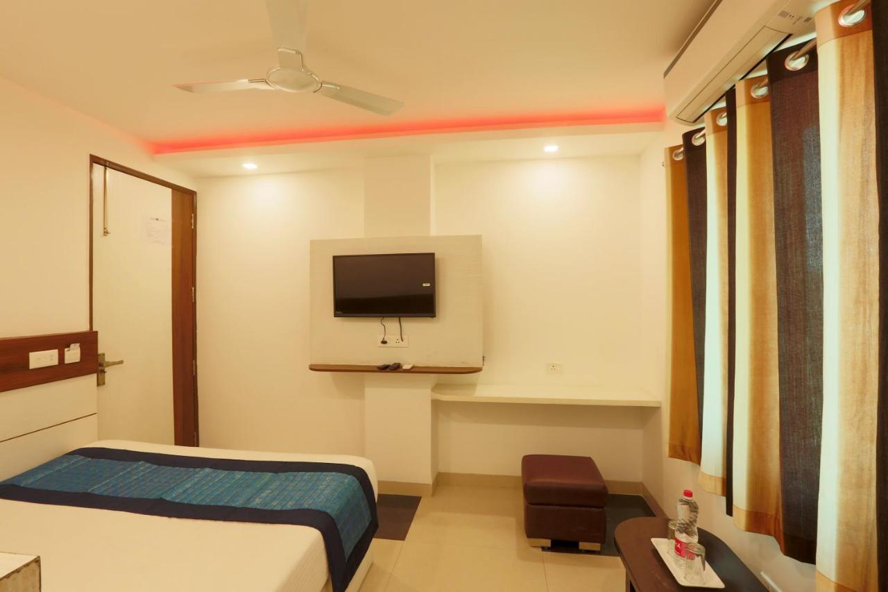 Hotel Ark Suites At Airport Yeni Delhi Dış mekan fotoğraf
