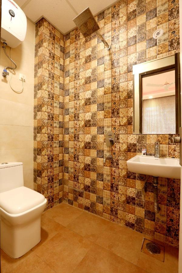 Hotel Ark Suites At Airport Yeni Delhi Dış mekan fotoğraf
